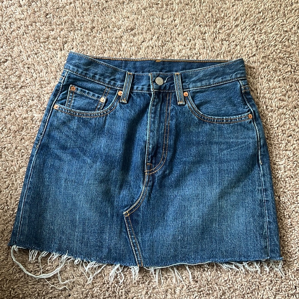 Levi’s distressed denim skirt